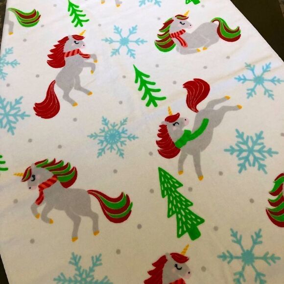 NWT Christmas Unicorns Bath Towel - Picture 1 of 4